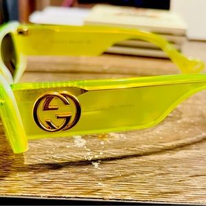 Gucci Neon Green 0516 Fluorescent Pearl Geometric Gg0516s Unisex Sunglasses